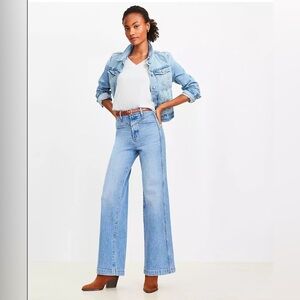 LOFT Petite Women's Double Yoke High Rise Wide Leg Jeans in Light Wash, size 25P